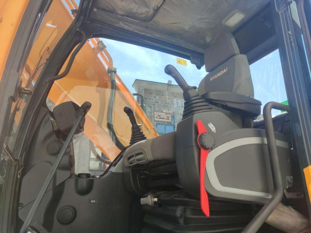 Hyundai R220NLC-9A- Photo 5